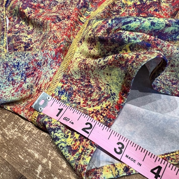 Lululemon SeaWheeze Limited Edition Hotty Hot Shorts - Picture 9 of 12